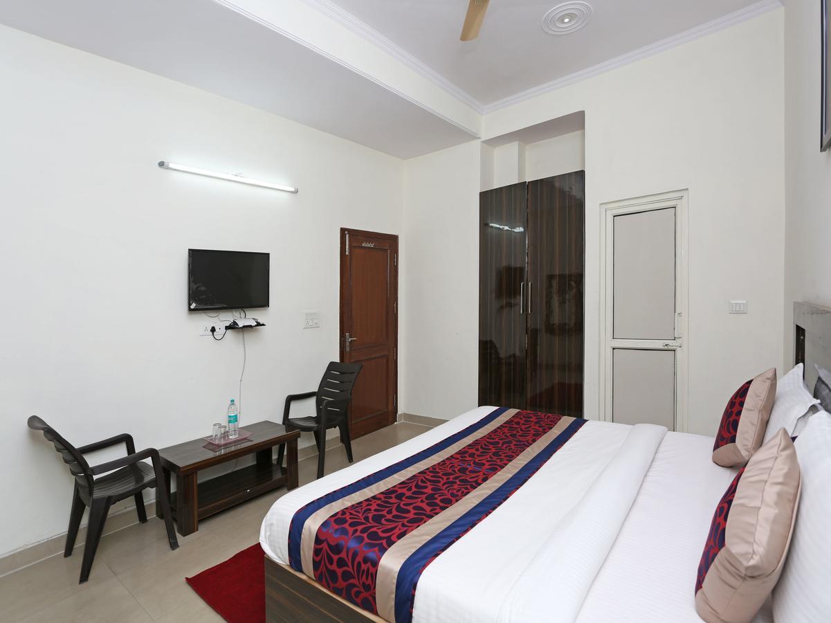 Oyo 8910 Celeste Inn Greater Noida Exterior photo